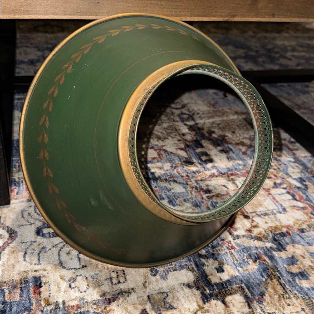 VINTAGE green & gold stencil painted tole metal lamp shade old/farmhouse/country - Picture 11 of 11
